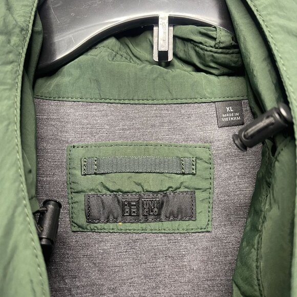 Uniqlo Mens XL Green Hooded Lightweight Windbreaker Jacket - Picture 2 of 4